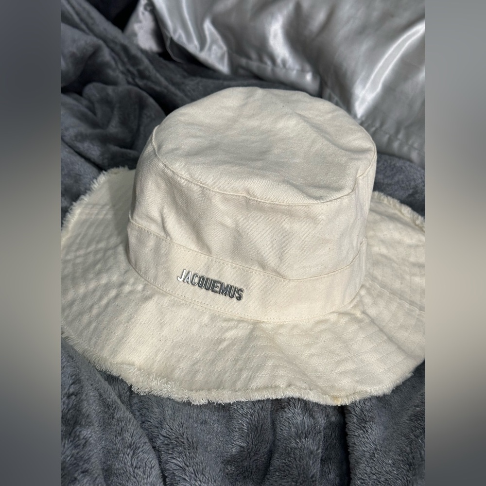 Jacquemus bucket hat